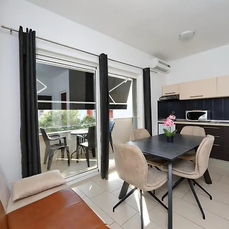 Apartment Neli *