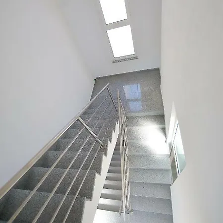 Neli Apartment *
