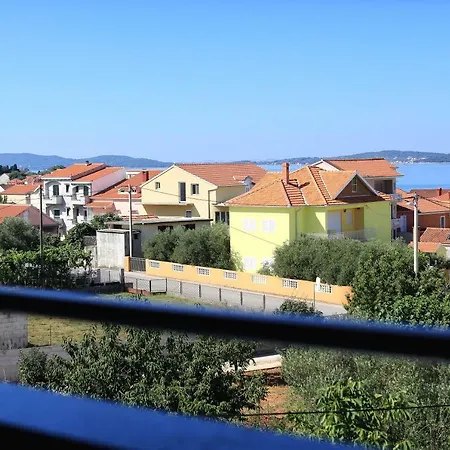 Neli Apartament *